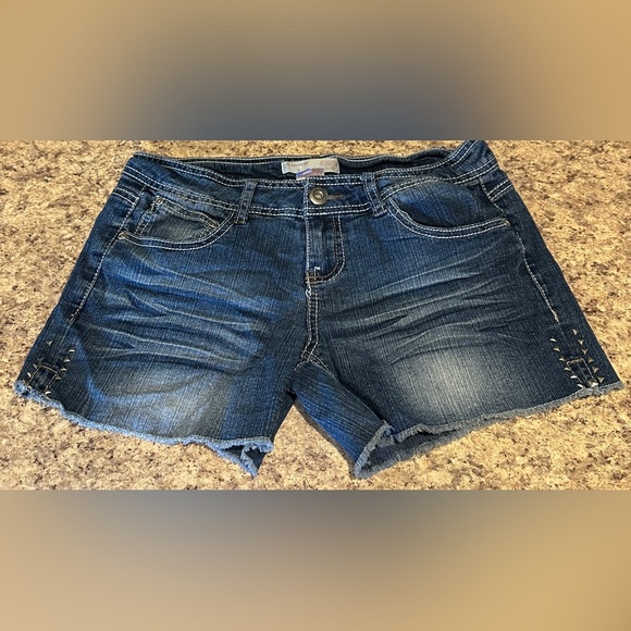 No Boundaries Dark Denim Jean shorts size 9 - Picture 1 of 3